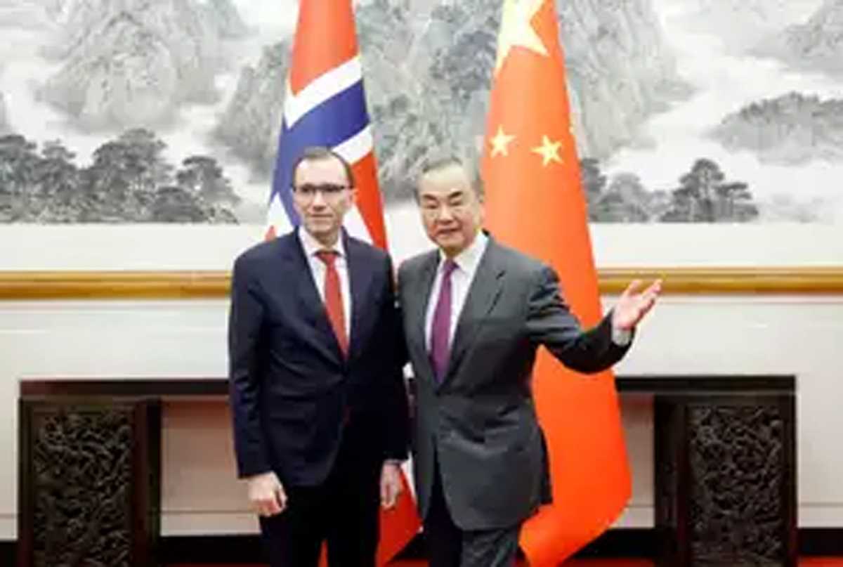 वांग यी ने नॉर्वे के विदेश मंत्री से भेंट की